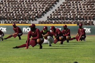 Los jugadores trabajan en el parque ubicado sobre la avenida Juárez, bajo el mando del bajacaliforniano Ramón Orantes. (ESPECIAL)