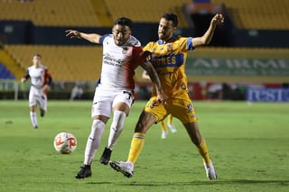  Las Chivas de Guadalajara fueron superiores este sábado a los Tigres UANL y lo confirmaron al derrotarlo 1-3 en el partido de cierre de la octava jornada del torneo Apertura 2020. (EFE)