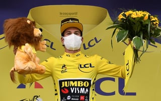 Primoz Roglic se apoderó del liderato general del Tour de Francia y el defensor de título Egan Bernal se ubicó segundo en la clasificación general. (EFE)