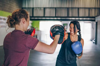 Cuando hablamos de ejercicio a realizar para perder peso o para reducir el estrés, por lo general es lo usual recurrir al cardio, sin embargo, el boxeo es una de las prácticas más completas con múltiples beneficios.  (ESPECIAL)