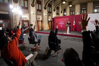 En su conferencia de prensa, en Palacio Nacional, el presidente López Obrador dijo –apoyado por el titular de Hacienda- dijo que eso representa el pago de la nómina de maestros de nivel básico.
(EL UNIVERSAL)