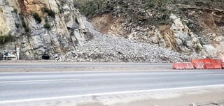 Fue la noche del martes cuando ocurrió un deslave en la carretera 57 en el kilómetro 233+400, a la altura de Los Chorros.
