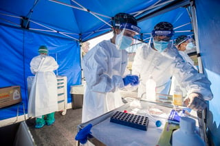 Los nuevos contagios con coronavirus siguen creciendo en Italia, que ha registrado 1,597 casos las últimas 24 horas, frente a los 1,434 del miércoles, y supera los 283,000 casos totales. (ARCHIVO) 