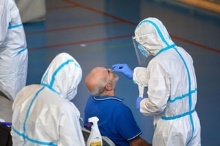 En total en España 554,143 personas se han contagiado y 29,699 han muerto. (EFE) 