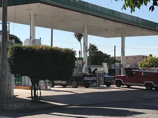 Diversas corporaciones de seguridad en Torreón se movilizaron hasta la gasolinera ubicada sobre bulevar Revolución y Paseo de la Rosita, luego de qué se registrará un asalto. (ARCHVO)