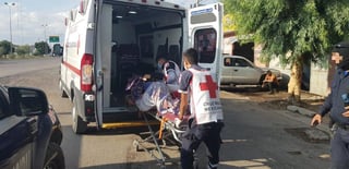 Tanto la madre como el bebé fueron revisados por el personal médico de la Cruz Roja. (EL SIGLO DE TORREÓN)