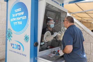El Gobierno israelí aprobó hoy un cierre total de tres semanas para frenar la segunda oleada del coronavirus, que golpea con fuerza el país desde mayo y que alcanzó en la última semana uno de los índices de morbilidad más altos del mundo. (EFE) 