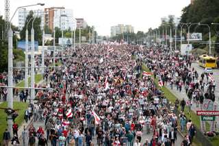 Según medios internacionales, el grueso de los manifestantes en la capital intentó avanzar por la Avenida de la Independencia. (AP) 