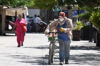 Integrantes de la Mesa de Salud de La Laguna de Durango, solicitaron al alcalde Lerdo, Homero Martínez Cabrera reforzar las medidas preventivas para evitar la propagación del virus. (ARCHIVO)