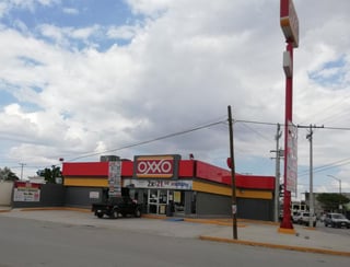 Con tijeras en mano, hombres asaltan tienda de conveniencia en el suroriente de Torreón; fueron detenidos. (EL SIGLO DE TORREÓN)