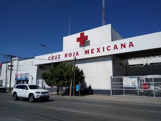El conductor del triciclo fue llevado a la Cruz Roja de Torreón. (EL SIGLO DE TORREÓN)