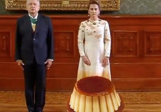 Nuevamente la primera dama se ve inmersa en las burlas y críticas de las redes sociales, en esta ocasión por el vestido que utilizó durante la ceremonia de El Grito (CAPTURA)  