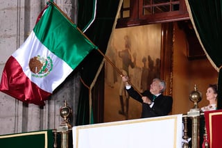 Este sábado 19 de septiembre, a las 7:19 horas, el presidente Andrés Manuel López Obrador encabezará la ceremonia de izamiento de bandera a media asta para recordar a las víctimas por los sismos del 19 de septiembre de 1985 en el Zócalo de la Ciudad de México. (EL UNIVERSAL)
