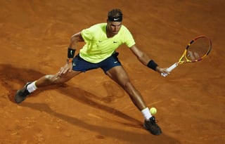 Tras una larga inactividad, Rafael Nadal se impuso fácilmente 6-1, 6-1 a Pablo Carreño Busta, en el Masters 1000 de Roma. (EFE)