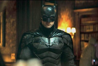 La producción de The Batman en el Reino Unido volvió a comenzar tras haberse suspendido a principios de este mes cuando una persona del equipo arrojó positivo a una prueba de COVID-19. (ESPECIAL) 