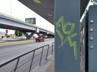 Al menos seis de los parabuses del proyecto del Metrobús muestran actos de vandalismo, según un recorrido de El Siglo de Torreón. (EL SIGLO DE TORREÓN)