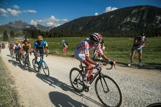 Los participantes se despidieron de los Alpes, antes de emprender ruta rumbo a París para el final. (EFE)
