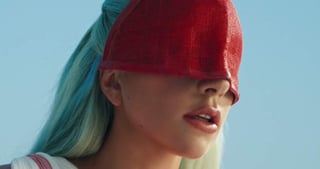 Lady Gaga sorprendió con el lanzamiento del nuevo video de su tema 911 que se desprende de su más reciente álbum Chromatica. (ESPECIAL) 
