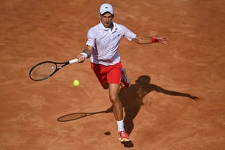 El serbio Novak Djokovic se impuso 7-6, 6-3 a Filip Krajinovic en el Masters 1000 de Roma. (TRIUNFAN)