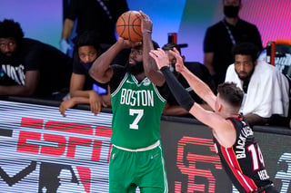 Jaylen Brown anotó 26 puntos por los Celtics.