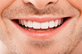 Los Implantes Guiados nos explica el Doctor José Luis Guerrero, son la suplantación de las raíces de los dientes, lo que va a soportar una corona y se trata de lo más avanzado con lo que cuenta. (ARCHIVO)