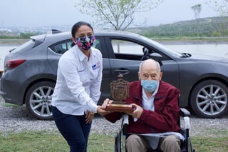 El Ayuntamiento otorgó un reconocimiento, al médico pediatra Guillermo Enrique Guerra Valdés y le otorgó una estrella en el Paseo de las Estrellas del del Parque Ecológico y de Vida Silvestre de Monclova. (ARCHIVO)