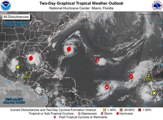 El huracán 'Teddy' de categoría 2, que se espera que en su paso más cercano a Bermudas se aproxime este lunes a 200 kilómetros, sigue su trayectoria y sus efectos provocaron que más de 200 clientes perdieran el servicio de energía eléctrica en el archipiélago atlántico. (ARCHIVO) 