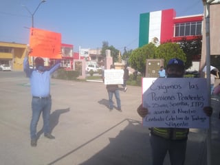 Este día se realizó una manifestación pacífica en la explanada de la Presidencia Municipal. (EL SIGLO DE TORREÓN)