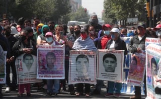 Con esta protesta, los padres de los normalistas, desaparecidos desde 2014, marcaron el inicio de las jornadas de actividades que realizarán en el marco del sexto aniversario de los hechos ocurridos en Iguala, Guerrero, el 26 y 27 de septiembre.
(ARCHIVO)