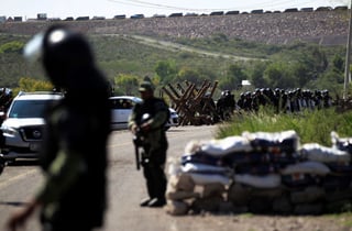 El gobernador de Chihuahua acusó como un acto de represalia el retiro del ejército y la PF en el estado.