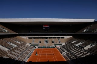 Roland Garros se jugará con un aforo máximo de 1,000 personas al día, incluidos los participantes y los organizadores, en aplicación de nuevas medidas de endurecimiento del dispositivo en París para evitar la propagación del coronavirus. (ARCHIVO)