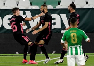 El Real Madrid estrenó su casillero de victorias con una victoria trabajada en Sevilla ante el Betis, que sucumbió 2-3 con la intervención del VAR en un par de jugadas decisivas que impulsaron a los hombres de Zinedine Zidane hacia los tres puntos. (ARCHIVO)