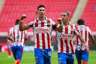 Jesús Molina celebra luego de marcar el primer tanto de las Chivas, en la victoria 2-1 sobre el Mazatlán FC. (JAM MEDIA)