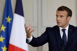 El presidente francés, Emmanuel Macron, se mostró este domingo particularmente severo con todas las fuerzas políticas libanesas a las que acusó de 'traición colectiva', tras el fracaso en la formación de un Gobierno de 'misión' al que se habían comprometido ante él el pasado día 1. (EFE) 