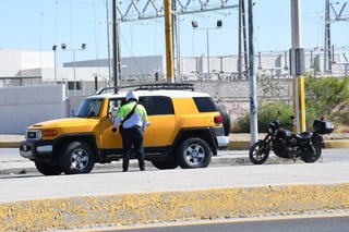 El Ayuntamiento de Torreón separó de sus funciones a los agentes de Tránsito y Vialidad involucrados en los hechos del pasado 20 de septiembre de 2020 donde se violentó a tres jóvenes y cuyo video fue exhibido en redes sociales. (ARCHIVO)