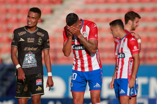 Con goles de Ángel Mena y Jean Meneses, León consiguió una victoria de 0-2 sobre el Atlético de San Luis tomando momentáneamente el liderato del torneo Guard1anes 2020. (ARCHIVO)