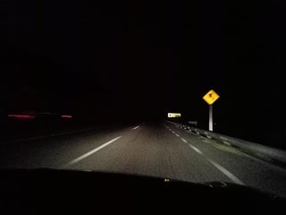 Al circular por la carretera a León Guzmán se encuentra un tramo de aproximadamente un kilómetro sin nada de iluminación.