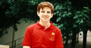 En la imagen aparece Tomás Cantú, el joven que ganó oro en la Olimpiada Internacional de Matemáticas. 
