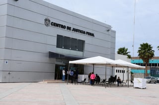 En las instalaciones del Centro de Justicia Penal de Torreón se celebró la audiencia inicial y de vinculación a proceso en contra de seis elementos de Tránsito y Vialidad imputados por los delitos de abuso violento de autoridad y lesiones. (ARCHIVO)