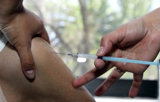 La vacuna contra la influenza estará dirigida principalmente a los grupos de riesgo. (EL SIGLO DE TORREÓN)