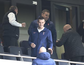 José Mourinho, técnico del Tottenham, destacó la felicidad que ve en Garethn Bale tras abandonar el Real Madrid, convencido de que rescatará su mejor versión en cuanto se recupere de su lesión y comience a jugar en su nueva andadura en el fútbol inglés. (ARCHIVO)