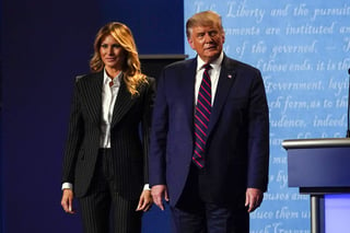 Entre toda la atención mediática que se originó en torno al primer debate presidencial entre Donald Trump y Joe Biden, la primera dama de EUA, Melania Trump, dio de qué hablar tras lucir en el evento un lujoso atuendo que robó las miradas. (ESPECIAL) 