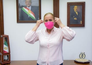 La alcaldesa Marina Vitela Rodríguez convocó a distintas mujeres a utilizar cubrebocas color rosa y a realizarse exámenes preventivos.