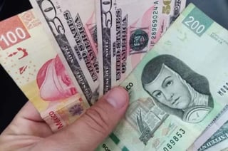 El dólar se vende esta mañana en 22.10 pesos en ventanillas de CitiBanamex, su precio más bajo desde el 21 de septiembre y acumula una disminución de 72 centavos en los últimos tres días.
(ARCHIVO)