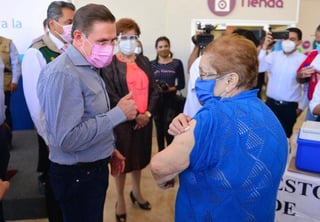 El gobernador José Rosas Aispuro Torres, inició la Campaña de Vacunación contra la Influenza Estacional. (ARCHIVO) 
