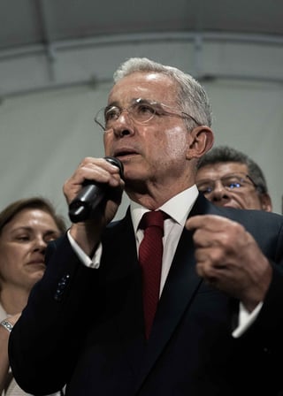La decisión sobre liberar al expresidente Álvaro Uribe fue ratificada a una jueza de Bogotá. (ARCHIVO) 