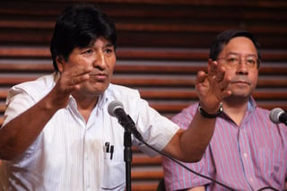 La Fiscalía boliviana anunció el martes que pedirá la comparecencia de Evo Morales (izquierda) en una audiencia por una querella en su contra interpuesta por el gobierno interino por presunta sedición y terrorismo. (ARCHIVO) 