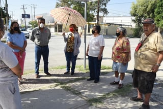 Los habitantes de la zona se concentraron en el cruce de la prolongación Allende y la calle 35 para reclamar por los trabajos. (JESÚS GALINDO)