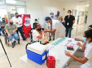 El ISSSTE dio inicio a la campaña de vacunación contra la influenza estacional en Monclova.