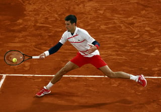 Novak Djokovic se impuso 4-6, 6-2, 6-3, 6-4 a Pablo Carreño Busta en cuartos de final de Roland Garros. (EFE)